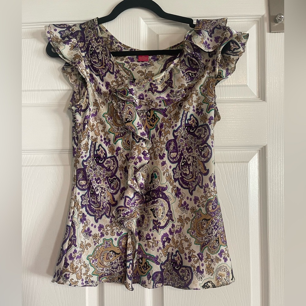Floral Top purple, tan, and white pattern